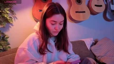 PilloGoddess online show from January 10, 8:30 am