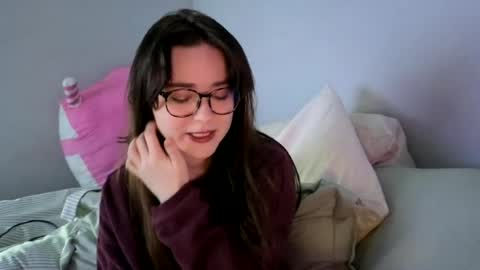 PilloGoddess online show from June 15, 2:45 am