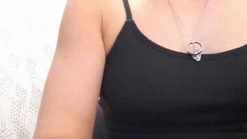 Snapshot of pineapple__mood chatting on March 12, 6:18 am online show from March 12, 6:18 am