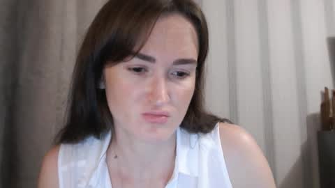 Snapshot of pineapple__mood chatting on September 25, 5:33 pm online show from September 25, 5:33 pm