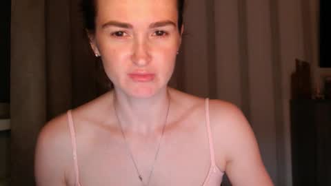 Snapshot of pineapple__mood chatting on September 30, 5:18 pm online show from September 30, 5:18 pm