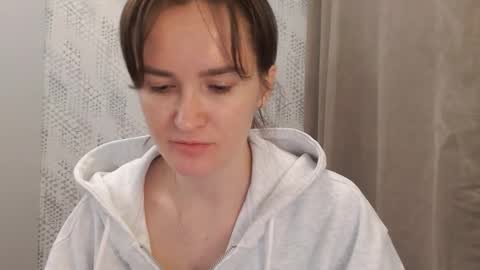 Snapshot of pineapple__mood chatting on February 22, 5:20 pm online show from February 22, 5:20 pm