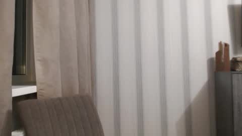 Snapshot of pineapple__mood chatting on October 16, 6:54 pm online show from October 16, 6:54 pm