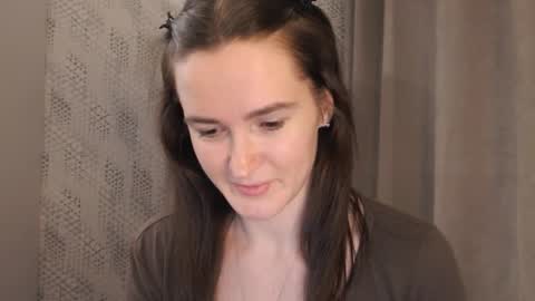 Snapshot of pineapple__mood chatting on February 1, 5:26 pm online show from February 1, 5:26 pm