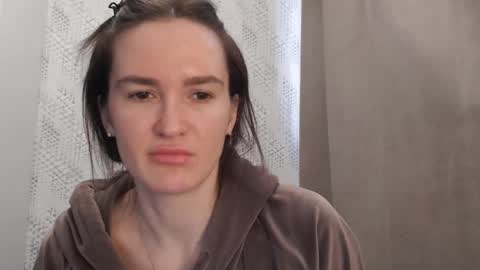 Snapshot of pineapple__mood chatting on February 28, 6:10 am online show from February 28, 6:10 am