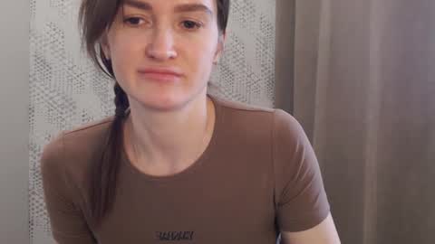 Snapshot of pineapple__mood chatting on January 25, 8:21 am online show from January 25, 8:21 am