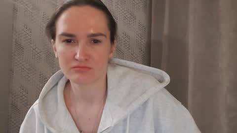 Snapshot of pineapple__mood chatting on February 23, 5:45 pm online show from February 23, 5:45 pm