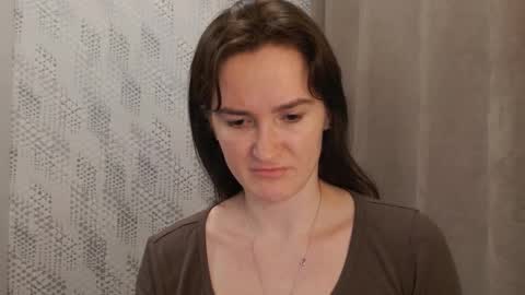 Snapshot of pineapple__mood chatting on January 28, 6:49 pm online show from January 28, 6:49 pm
