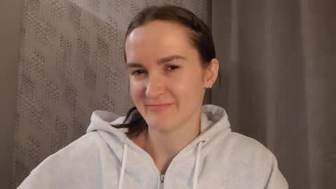 Snapshot of pineapple__mood chatting on February 21, 6:48 pm online show from February 21, 6:48 pm