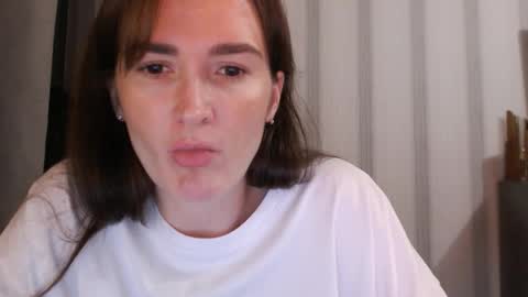 Snapshot of pineapple__mood chatting on September 13, 7:11 pm online show from September 13, 7:11 pm