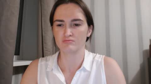 Snapshot of pineapple__mood chatting on September 26, 6:49 pm online show from September 26, 6:49 pm