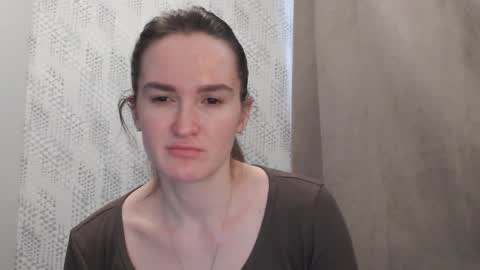 Snapshot of pineapple__mood chatting on March 6, 12:09 pm online show from March 6, 12:09 pm