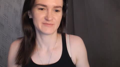Snapshot of pineapple__mood chatting on February 19, 5:16 am online show from February 19, 5:16 am