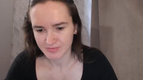 Snapshot of pineapple__mood chatting on March 3, 5:05 am online show from March 3, 5:05 am