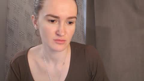 Snapshot of pineapple__mood chatting on January 29, 9:01 am online show from January 29, 9:01 am