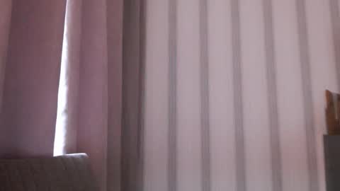Snapshot of pineapple__mood chatting on September 18, 6:34 am online show from September 18, 6:34 am