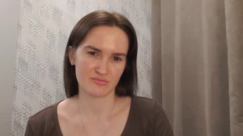 Snapshot of pineapple__mood chatting on February 17, 5:12 pm online show from February 17, 5:12 pm