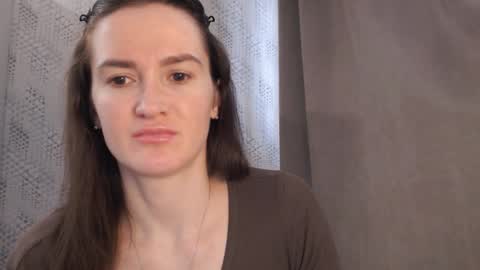 Snapshot of pineapple__mood chatting on February 5, 9:04 am online show from February 5, 9:04 am