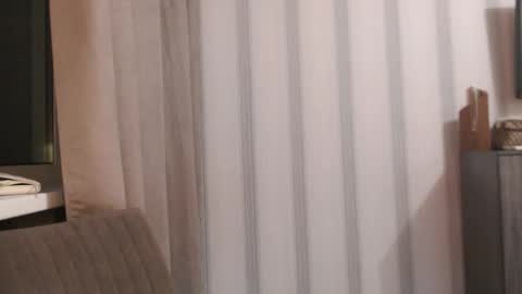 Snapshot of pineapple__mood chatting on October 17, 6:55 pm online show from October 17, 6:55 pm