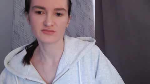 Snapshot of pineapple__mood chatting on February 21, 5:24 am online show from February 21, 5:24 am