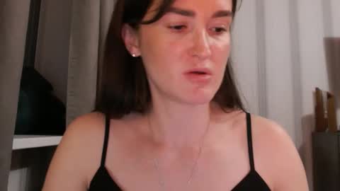 Snapshot of pineapple__mood chatting on September 14, 7:12 pm online show from September 14, 7:12 pm