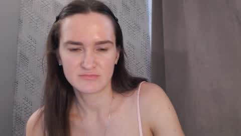 Snapshot of pineapple__mood chatting on March 10, 10:07 am online show from March 10, 10:07 am