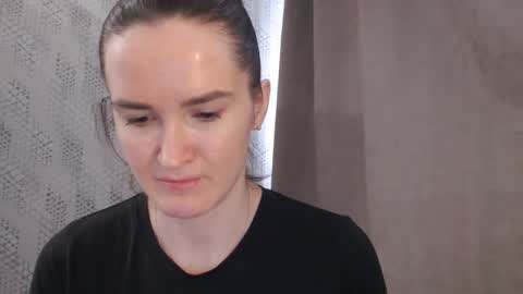 Snapshot of pineapple__mood chatting on February 15, 9:16 am online show from February 15, 9:16 am