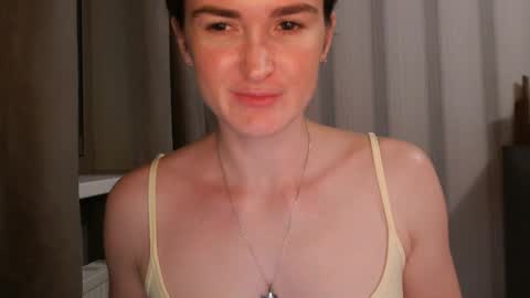 Snapshot of pineapple__mood chatting on October 12, 6:54 pm online show from October 12, 6:54 pm