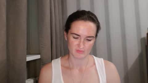Snapshot of pineapple__mood chatting on October 7, 6:23 pm online show from October 7, 6:23 pm