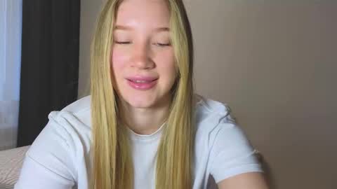 Snapshot of pink_rosee_ chatting on September 28, 3:35 am online show from September 28, 3:35 am
