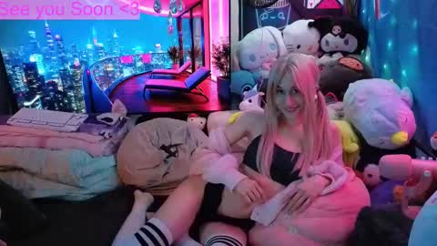 Gwenie online show from October 26, 7:42 pm