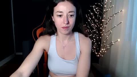 Snapshot of piscesgirl06 chatting on December 11, 6:36 am piscesgirl06 online show from December 11, 6:36 am