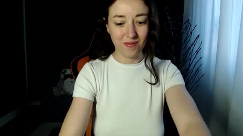 piscesgirl06 online show from December 15, 5:45 am