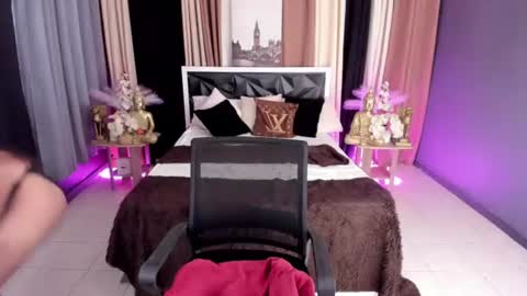 ITS YOUR GODDESS TRICIA online show from July 7, 6:10 pm