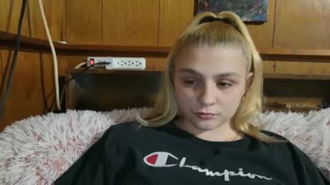 Playfulpixiee online show from December 2, 7:36 pm