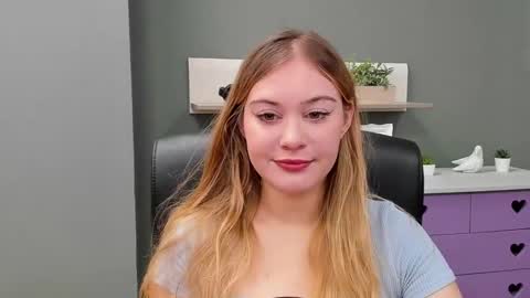 Snapshot of playgirl_valeria chatting on February 15, 7:49 am Valeria online show from February 15, 7:49 am