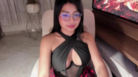 Snapshot of pocahontas_cute chatting on February 24, 5:41 am Nicole online show from February 24, 5:41 am