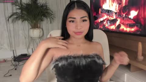 Snapshot of pocahontas_cute chatting on January 26, 2:35 am Nicole online show from January 26, 2:35 am