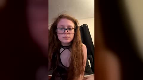 poisonivyy95 online show from March 3, 3:12 am