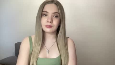 polishangel222 online show from March 12, 4:31 pm