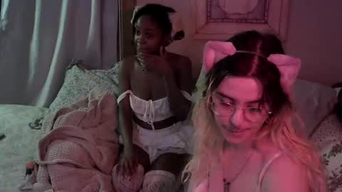 Snapshot of pollenpup chatting on January 15, 5:40 am sativa  indica online show from January 15, 5:40 am