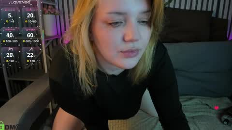 Polly online show from April 3, 1:25 am