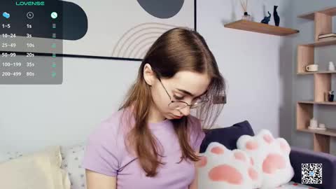 Snapshot of polly_bee chatting on October 1, 8:52 am Polly online show from October 1, 8:52 am