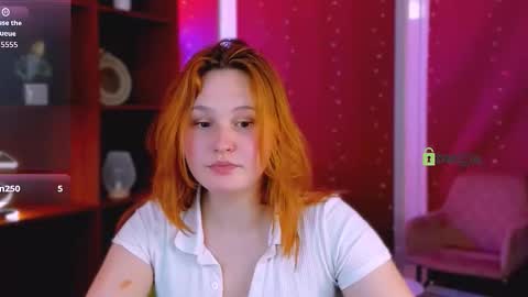 polly_cute1 online show from March 2, 9:38 am