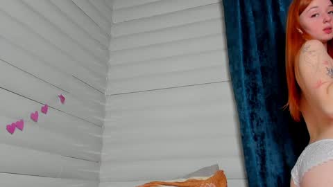 Snapshot of polly_luna chatting on January 28, 9:29 pm Polly online show from January 28, 9:29 pm