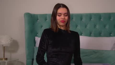 Polly online show from November 21, 7:49 pm