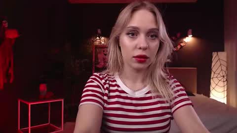 Snapshot of pooja_hegde chatting on October 31, 1:07 am Eva online show from October 31, 1:07 am