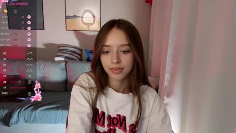 Snapshot of poopl_19 chatting on October 1, 5:29 pm Cindy online show from October 1, 5:29 pm