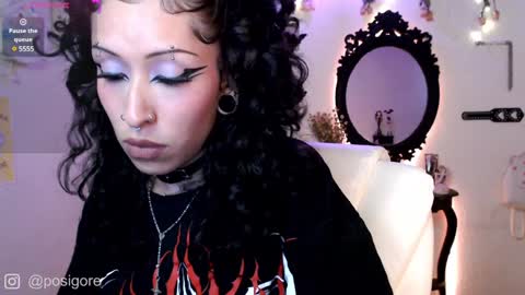 Snapshot of posigore chatting on December 6, 6:28 pm Anna Goth independient model online show from December 6, 6:28 pm