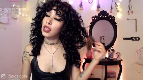 Snapshot of posigore chatting on December 19, 6:34 pm Anna Goth independient model online show from December 19, 6:34 pm